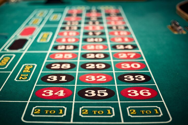 Struktur tier VIP erek 33 dari pemula hingga VIP tertinggi dengan manfaat progresif